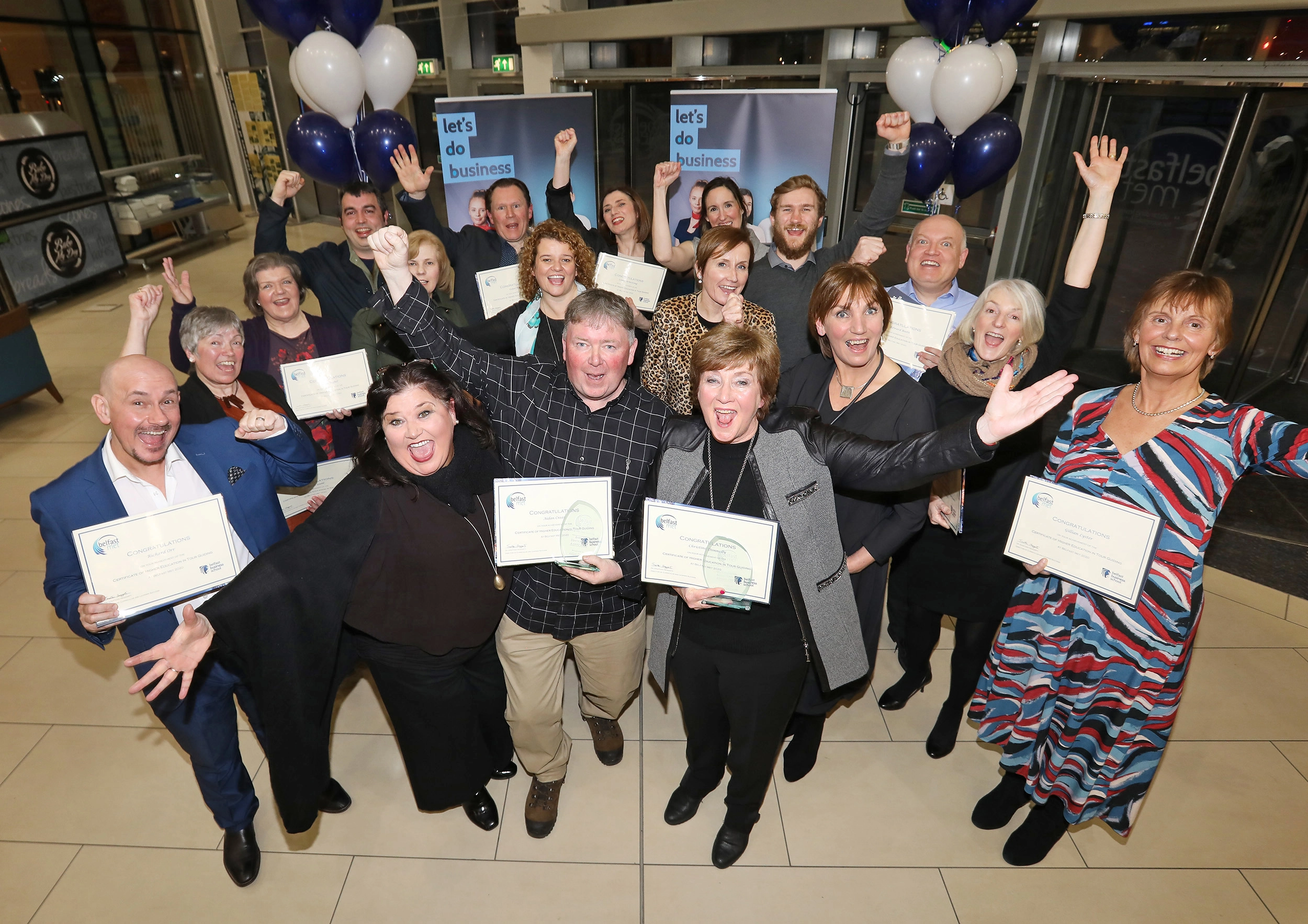 Belfastmettourguidesstudentswithlecturers